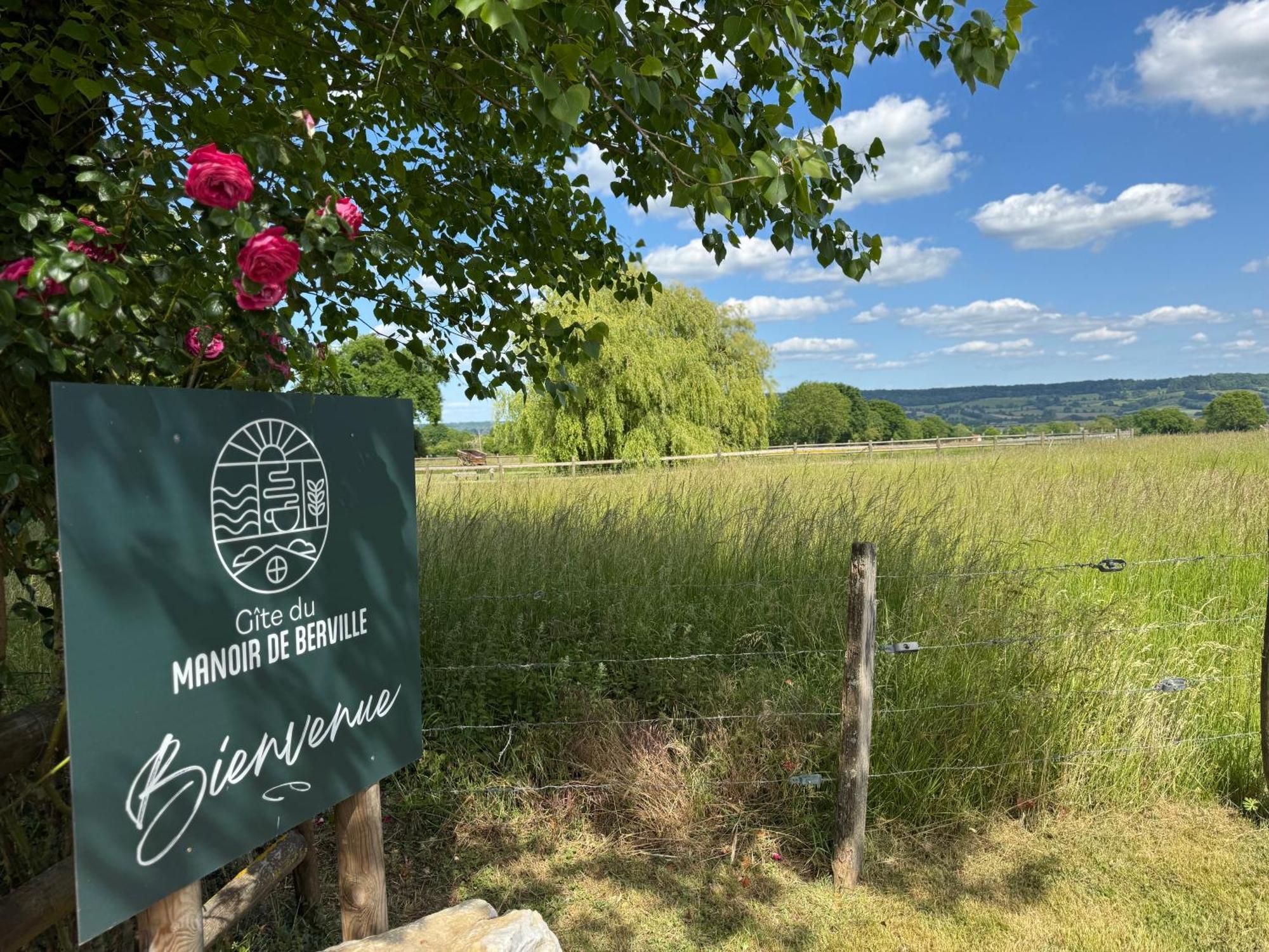 Gite Du Manoir De Berville Saint-Pierre-en-Auge Экстерьер фото